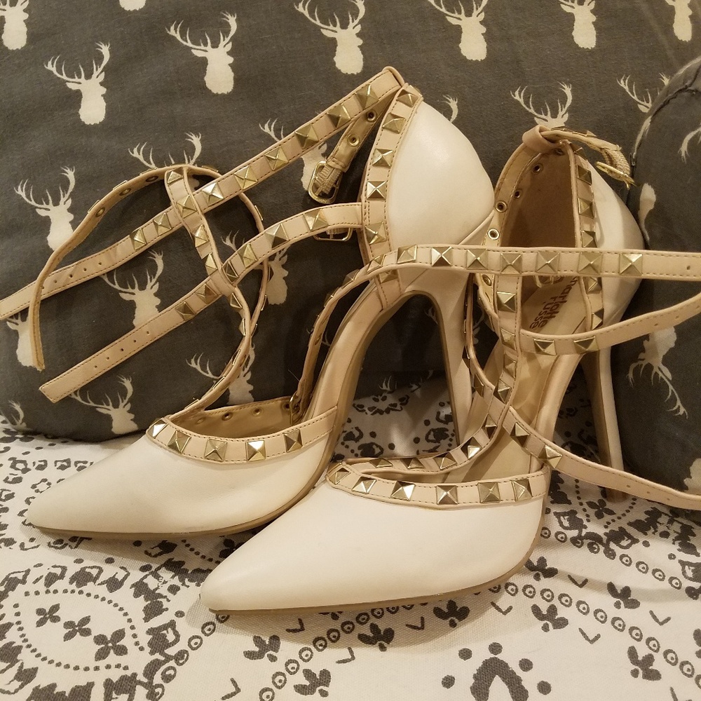 Cage high heel pumps with studs